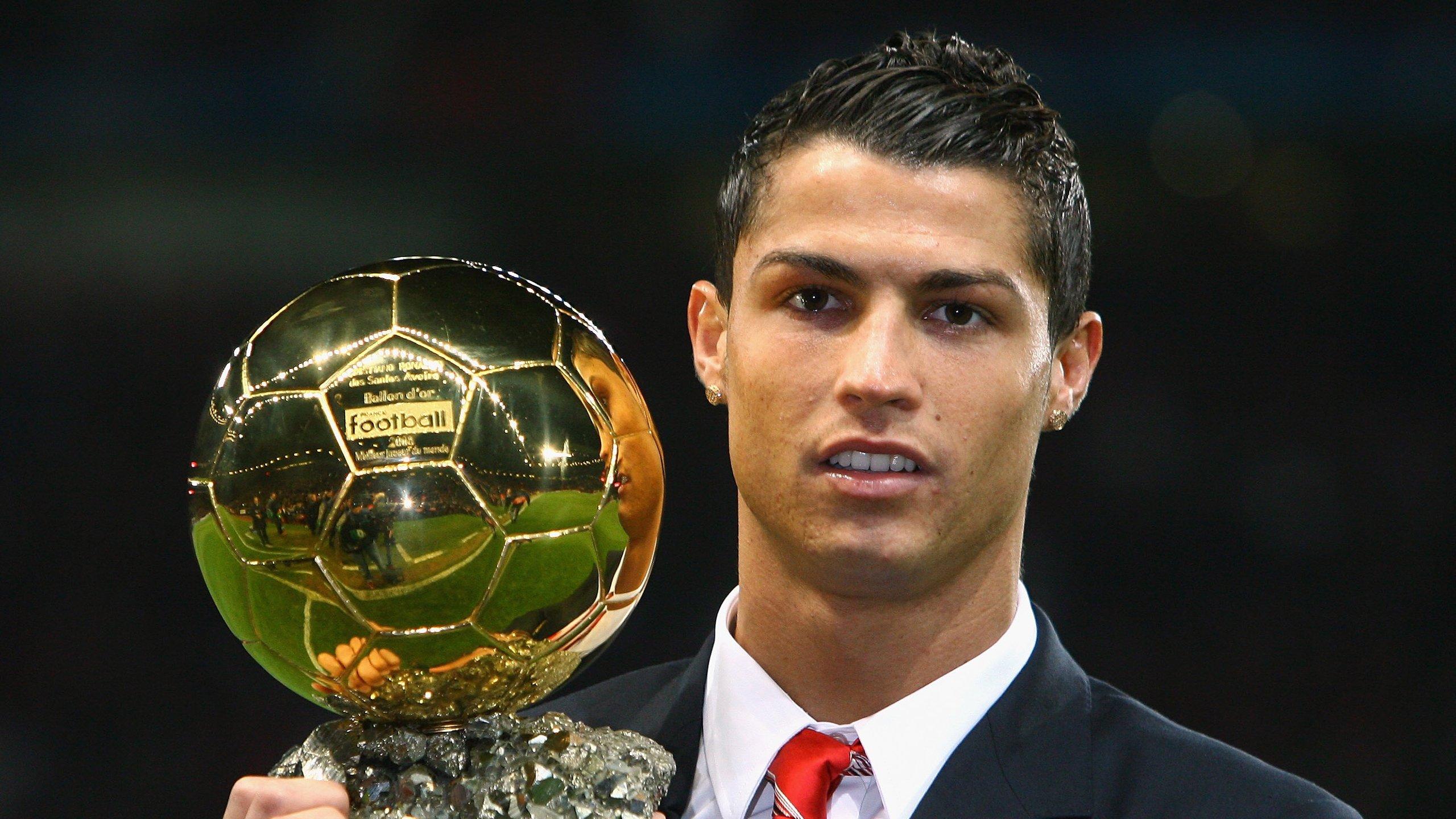 英媒曝卡塞米罗留队现转机 曼联中场核心或降薪续约